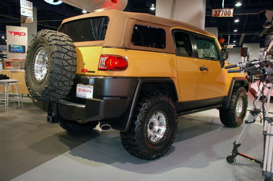  Toyota FJ Cruiser Convertible 2007 года  (фото 7 из 12)
